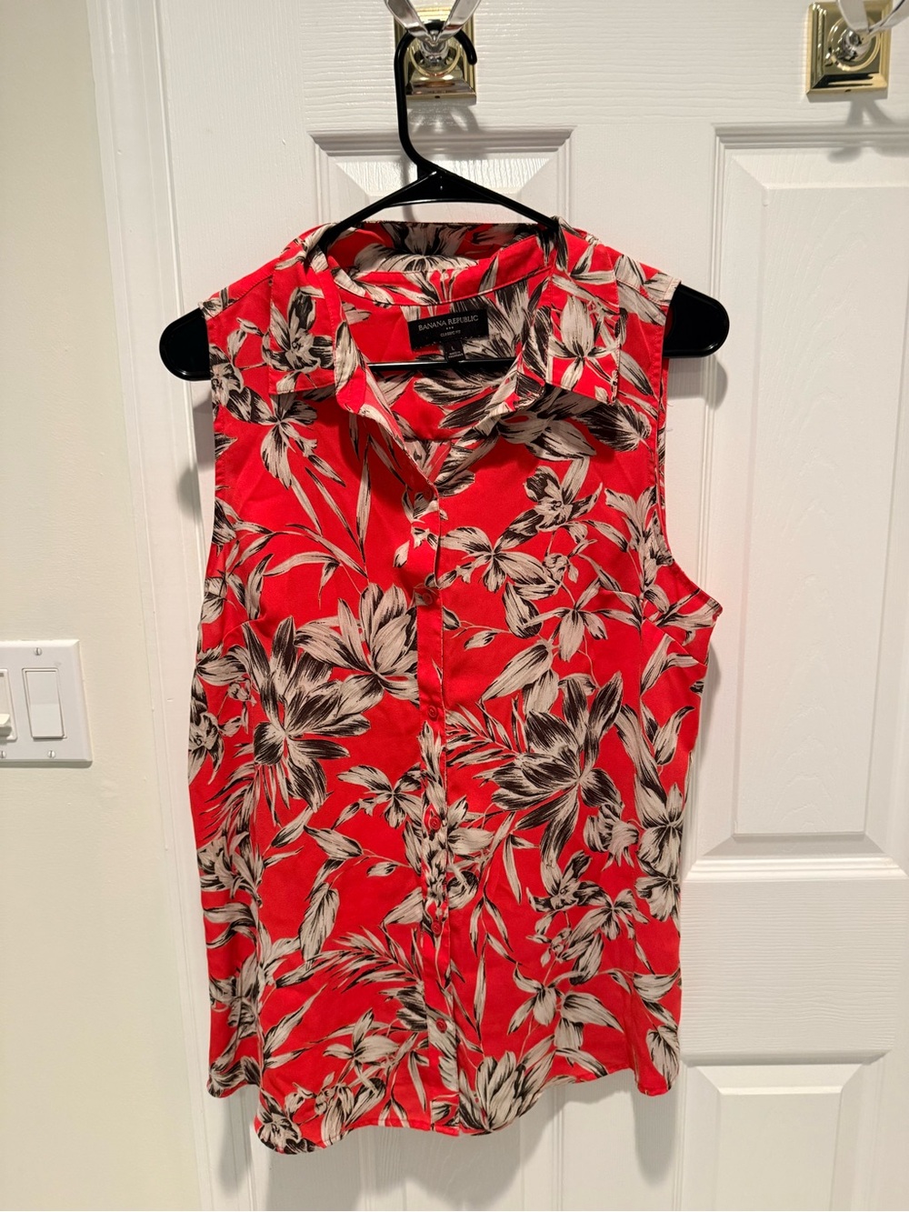 Banana Republic Red Floral Sleeveless Button-Up